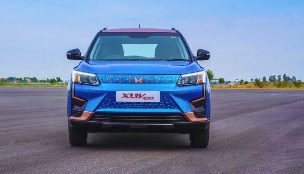 Mahindra-XUV400-EV-facelift-1